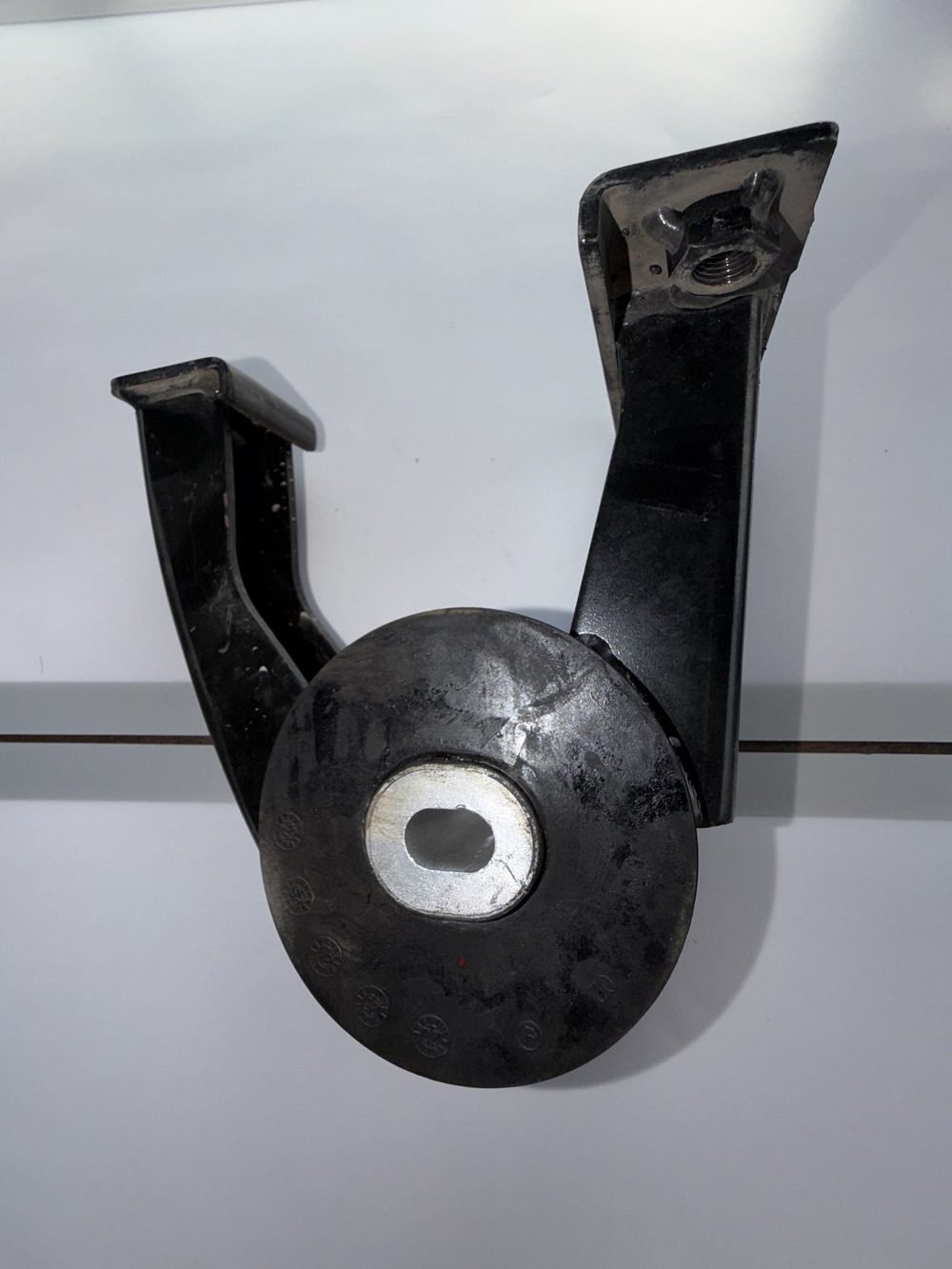 Chassis bracket
